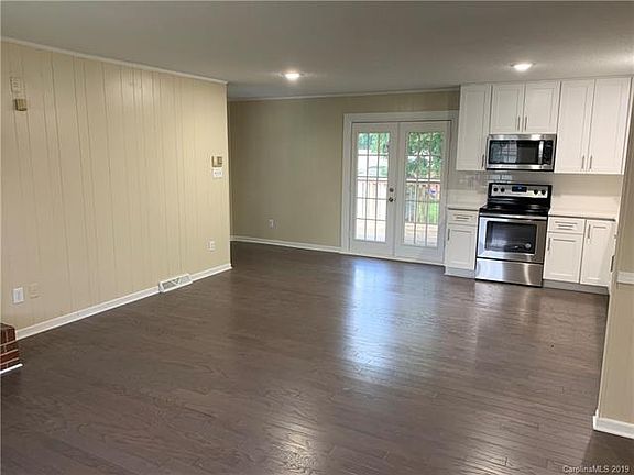 3rd image of 103 Chadwick Ct