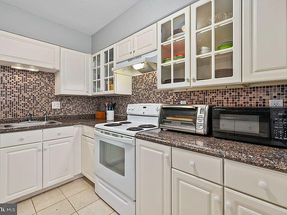 4th image of 7976 Silverada Pl