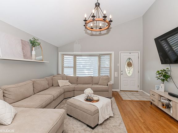 3rd image of 10139 Minnick Ave