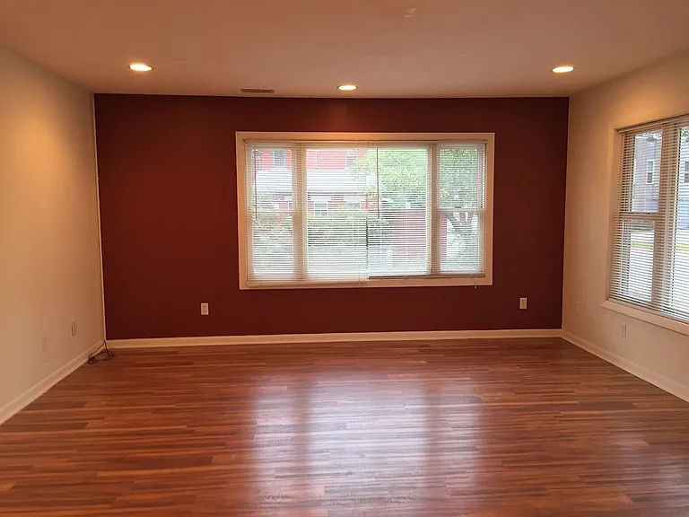 Barney's Place Apartments — Photo 36