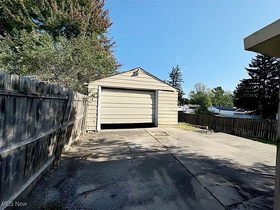 5th image of 1936 Highlawn Ave