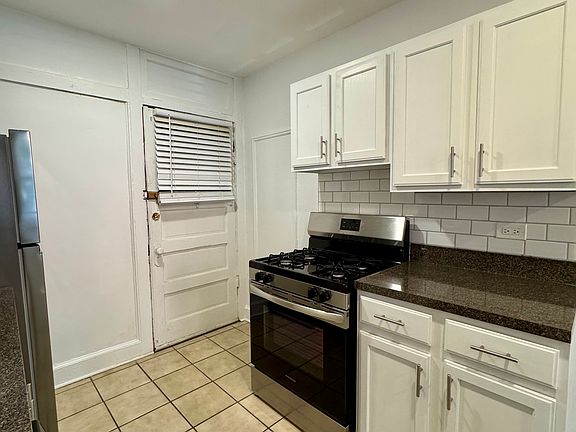 5th image of 1005 W Oakdale Ave #1