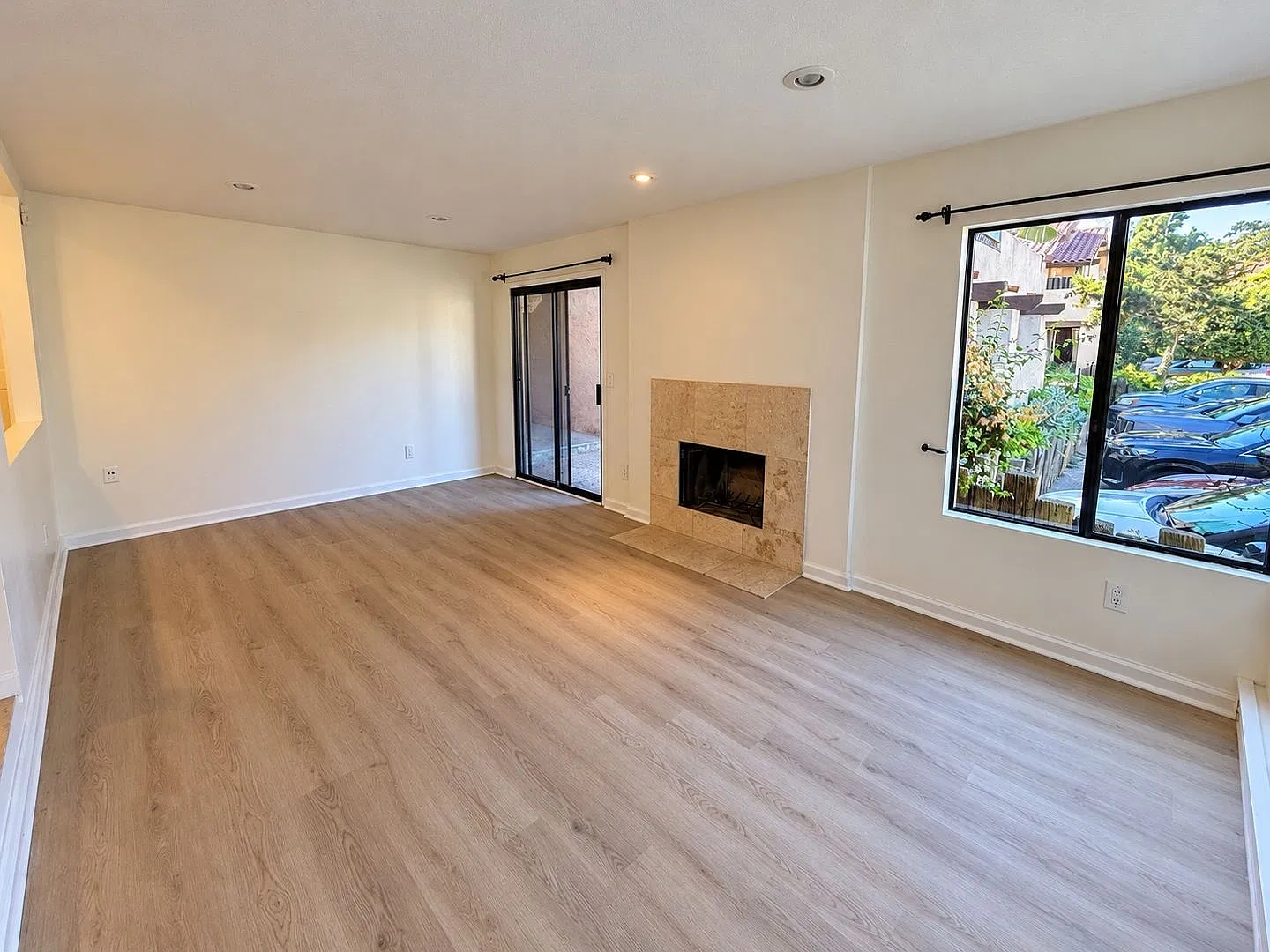Charming 2 bedroom Condo Unit with Garage, Private Patio & In-Unit Laundry — Photo 3