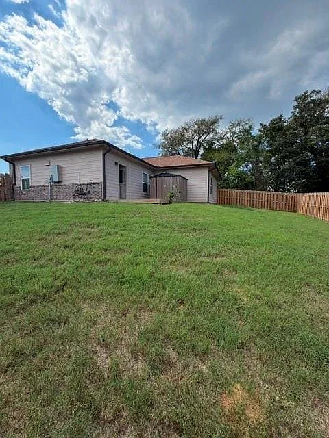 3 bed, 2.0 bath, $1,675 — Photo 3