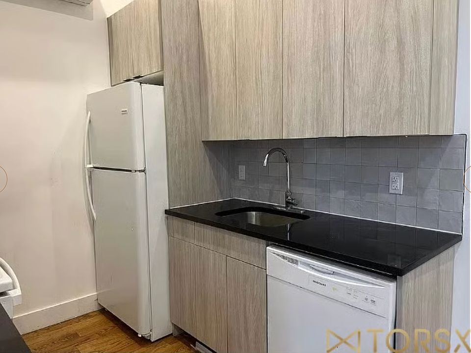 1st image of 1068 Putnam Ave #2A