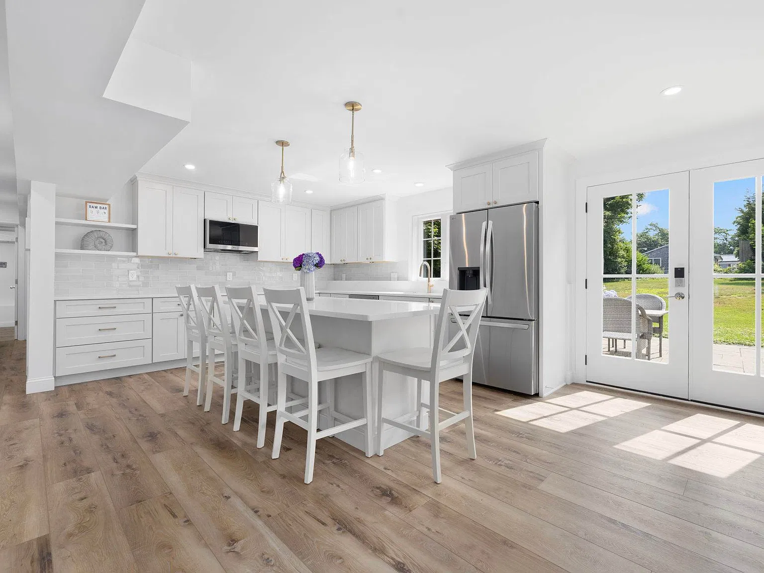 21 Florence Ave — Photo 2