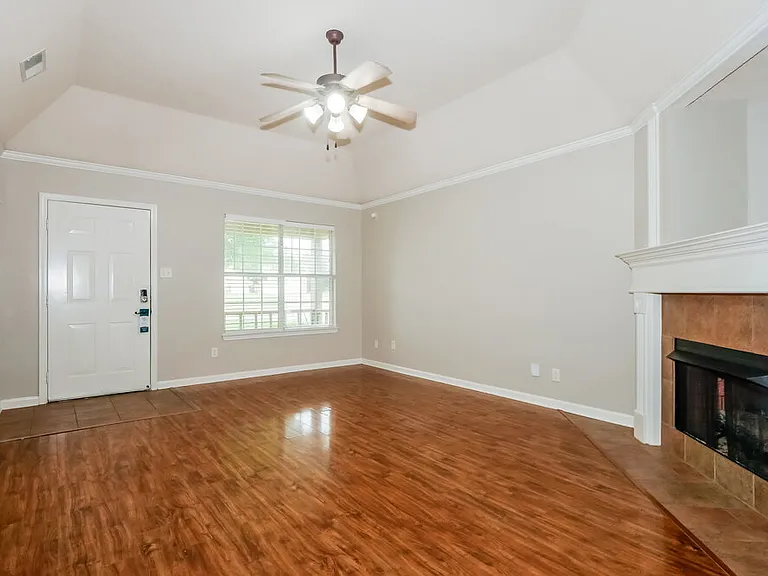1596 Far Dr — Photo 4