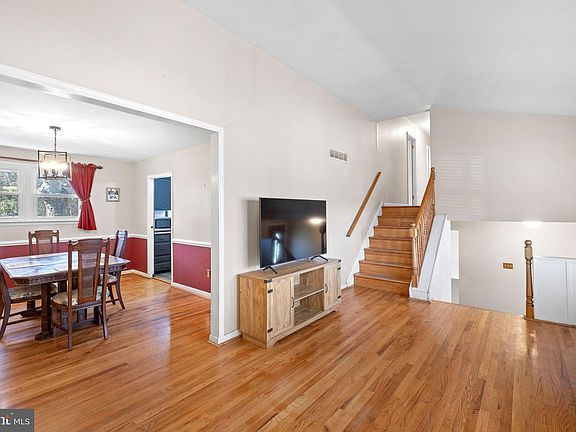 5th image of 2111 Westminster Dr