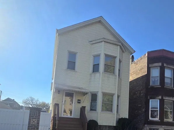 563 W 43rd Pl #2, Chicago, IL 60609