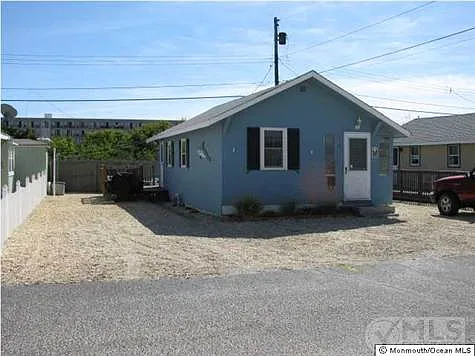 13 Colony Rd photo 1