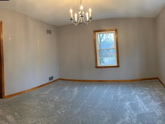 4th image of 584 Woodland Dr