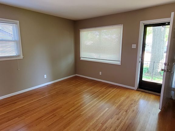 3rd image of 421 Shepley Dr