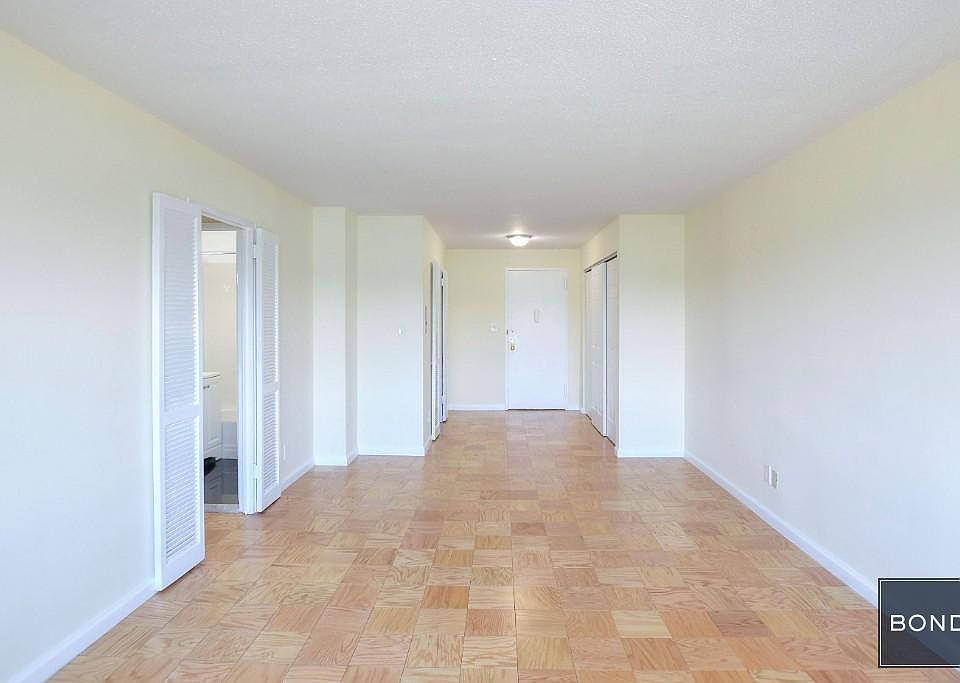 2nd image of 1380 Riverside Dr APT 4D