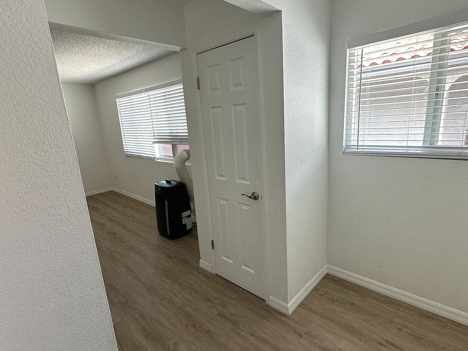2 bed, 1000 sqft, $2,780 — Photo 4