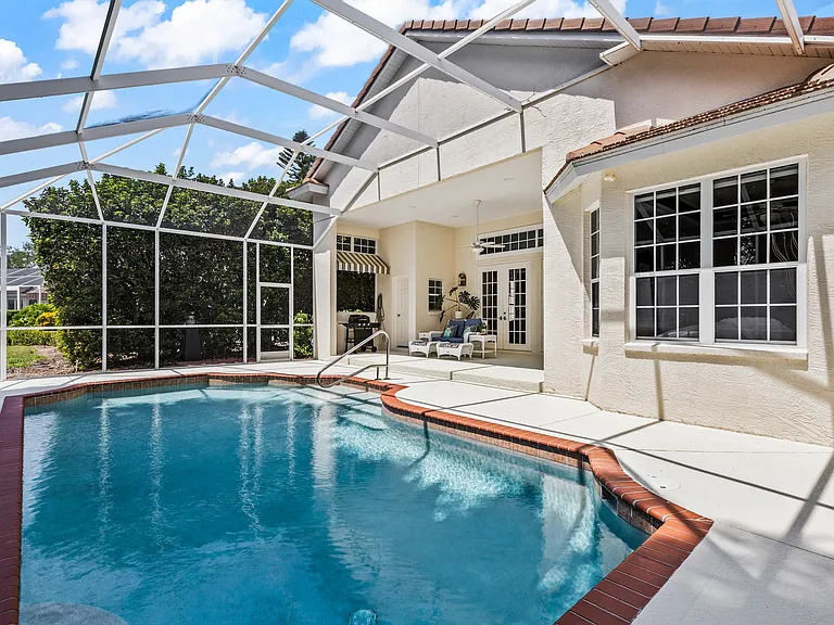 7105 Victoria Cir — Photo 25