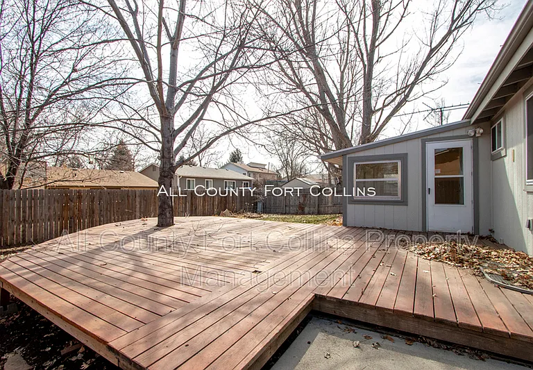 2730 Hanover Dr — Photo 23