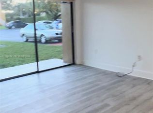 15640 SW 80th St #113, Miami, FL 33193