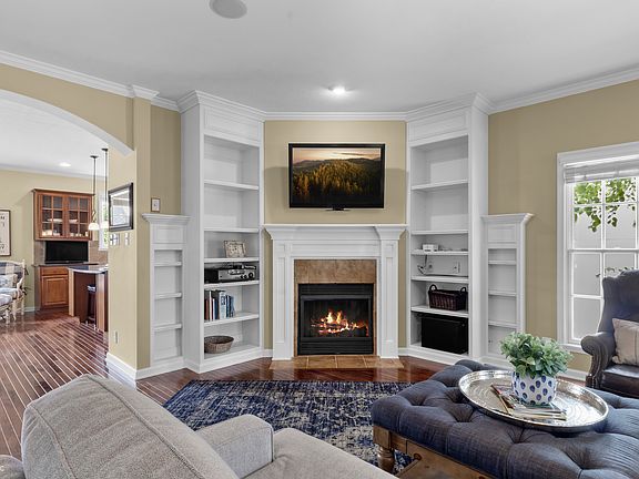 5th image of 2117 Rhettsbury St