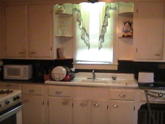 APT 1 KITCHEN