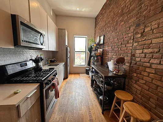 Rented by Massada Home Sales Inc | media 10