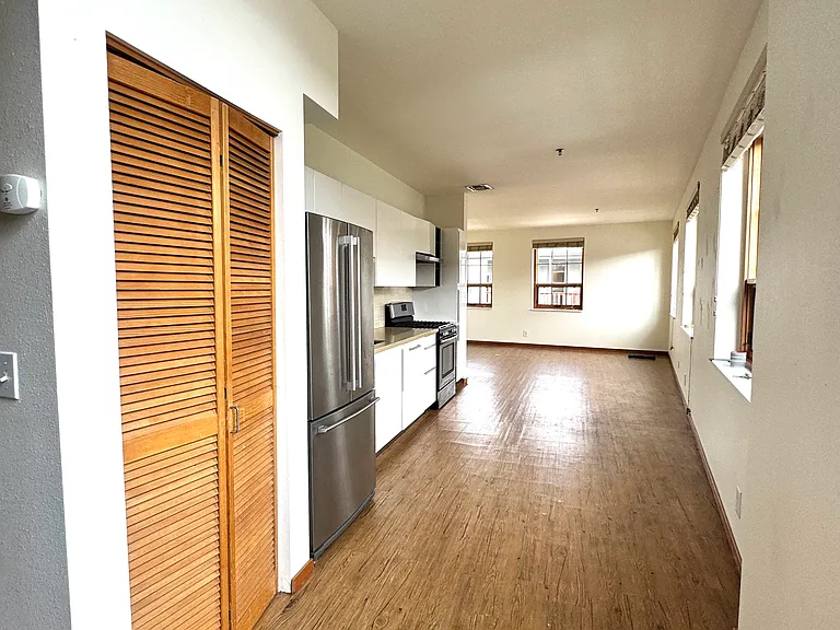 2229 NW Savier St #5 — Photo 6
