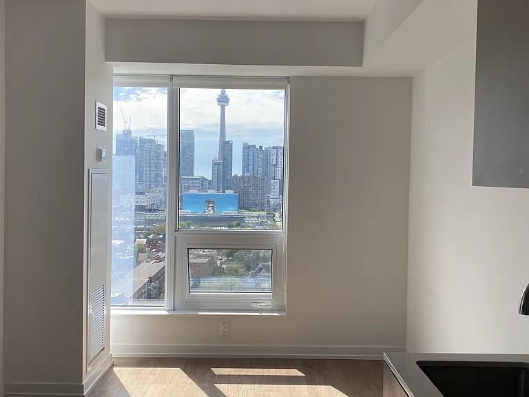 203 College St #1709 — Photo 3