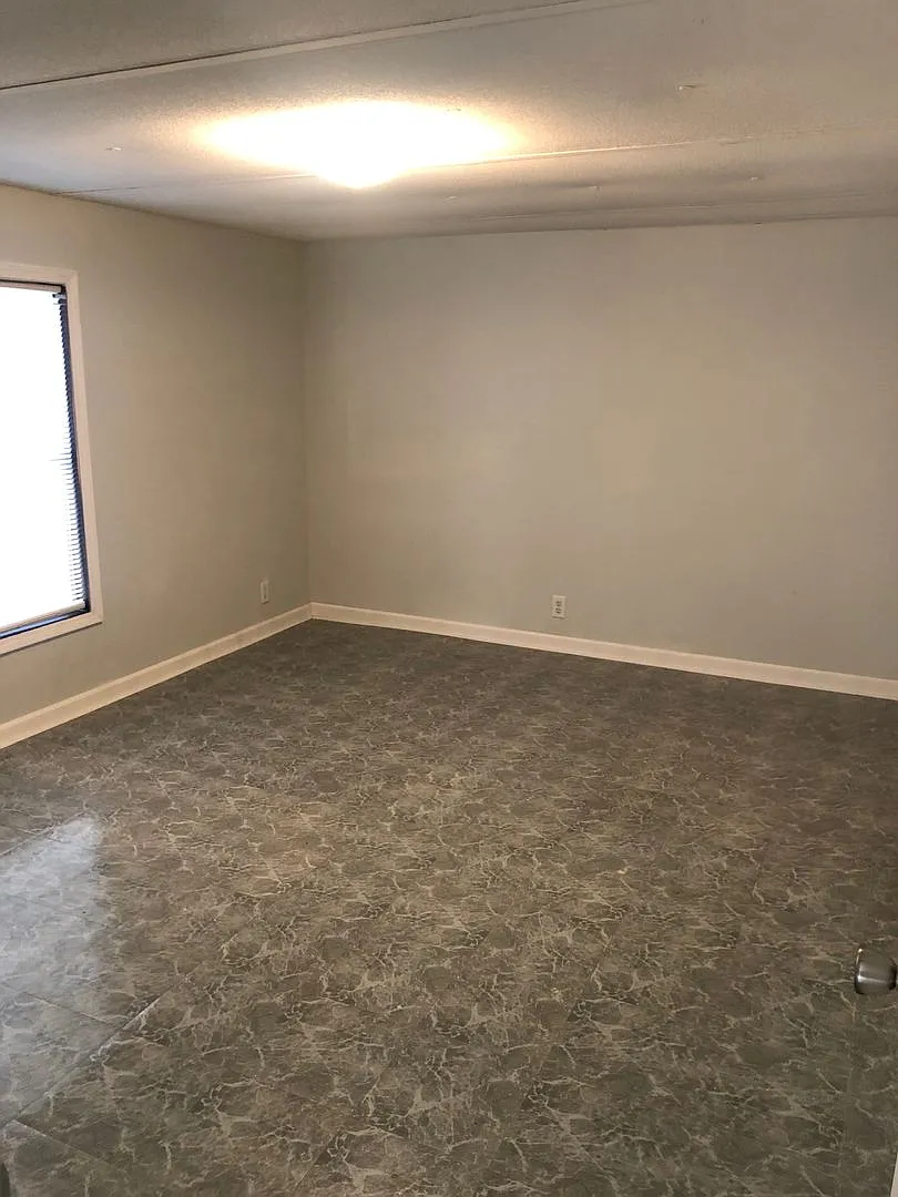 2 Bedroom 2 Bath Pet Friendly Mobile Home — Photo 4
