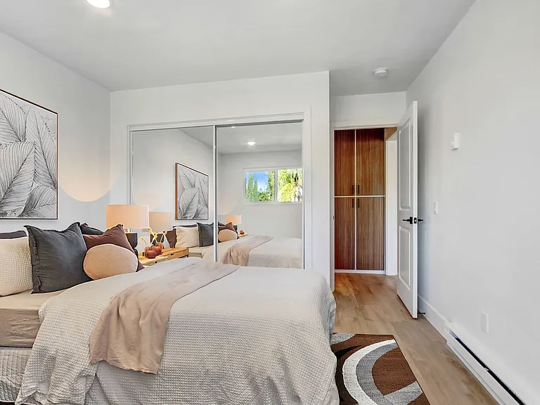 930 N Martel — Photo 14