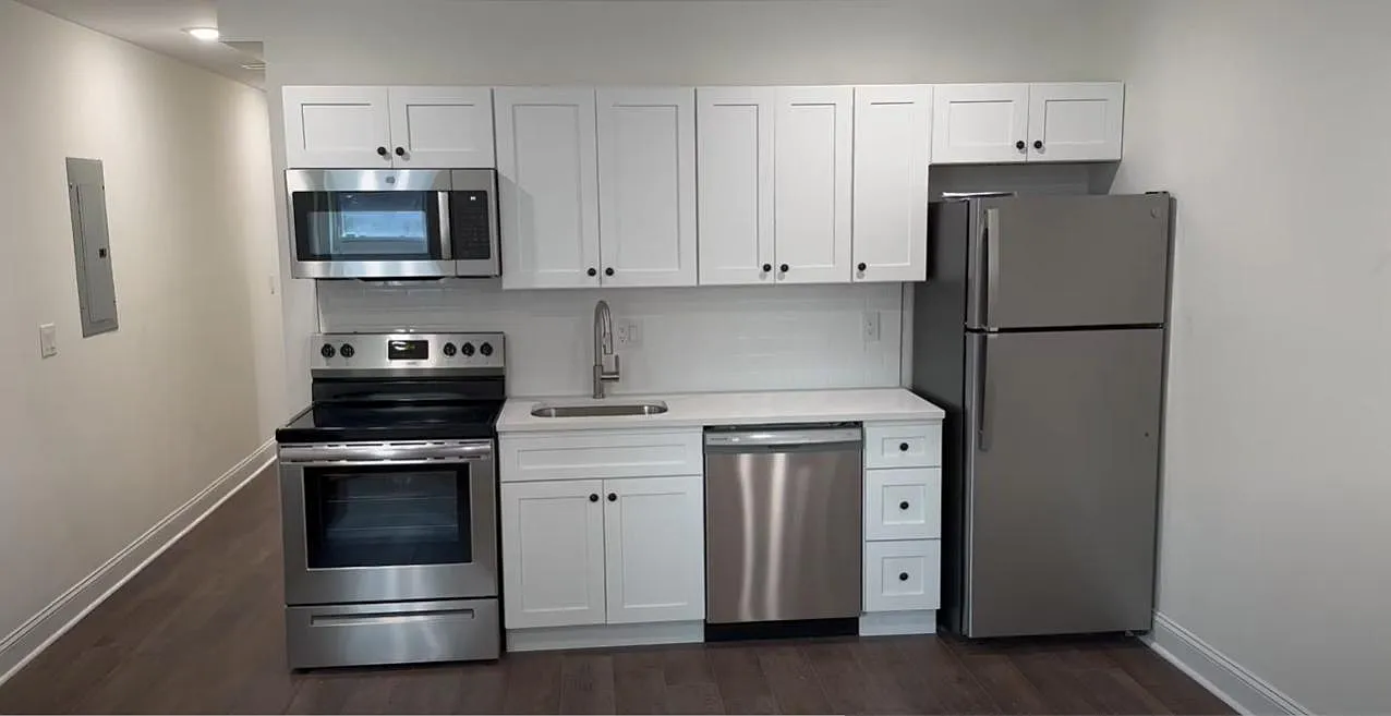 2 bed, 900 sqft, $1,800 — Photo 3