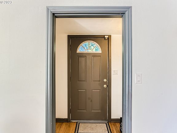 5th image of 2702 SE Lakewood Dr