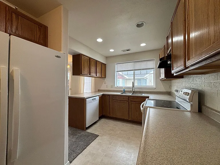 835 Forestglen Dr #6H — Photo 15