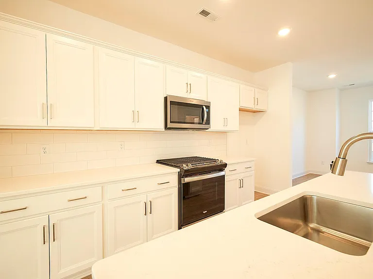 13868 Randolph Pond Ln — Photo 22