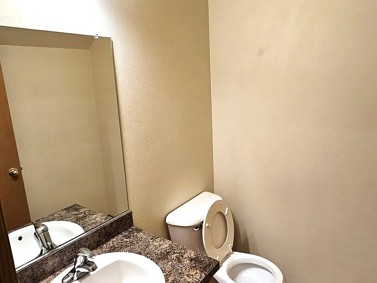 8111 NE 36th Ct — Photo 6