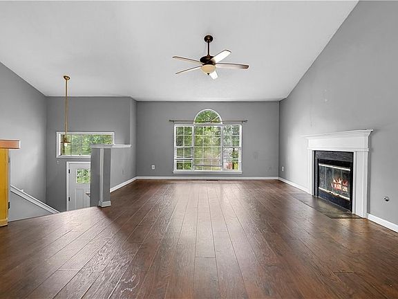 4th image of 543 Settlers Ridge Ln