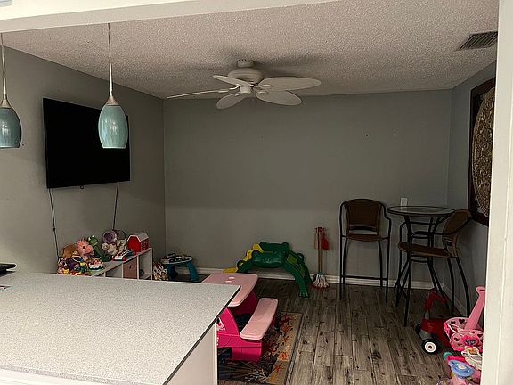 5th image of 905 Garden Ct