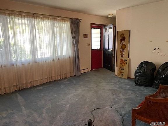 4th image of 1426 Gaston St