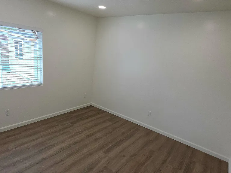 8836 Valencia St — Photo 16