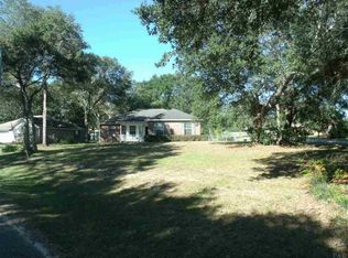 5615 Pine Ridge Dr, Milton, FL 32570