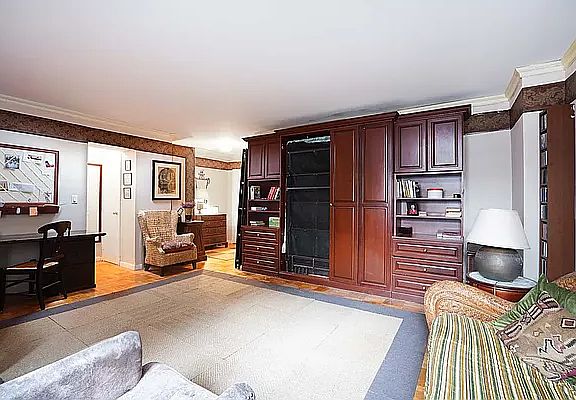 4th image of 101 W 12th St APT 2Z