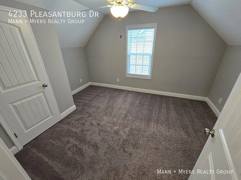 4233 Pleasantburg Dr — Photo 24