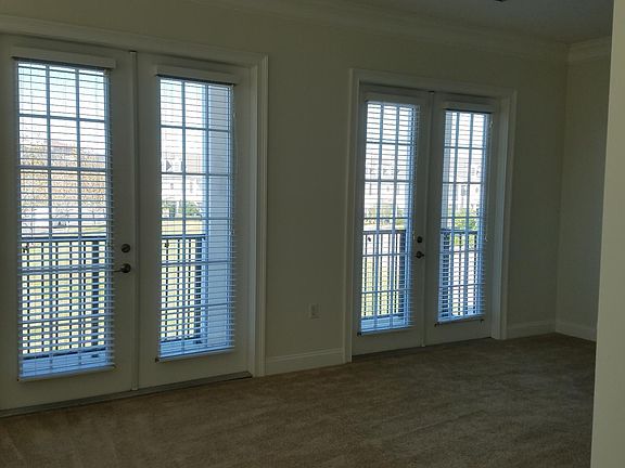 4th image of 360 Newbury Pl N