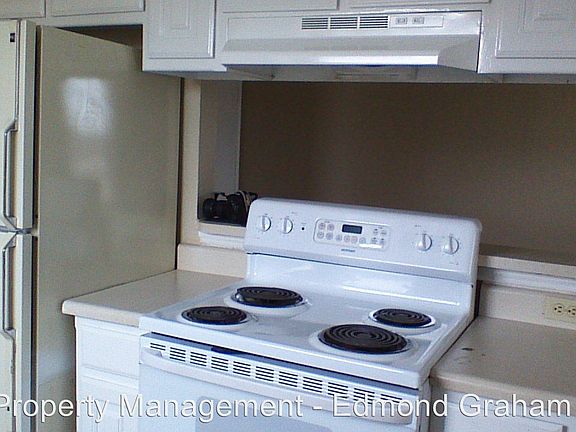5th image of 310 Kings Way Dr APT C