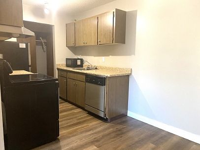 3rd image of 10735 127th St NW #202