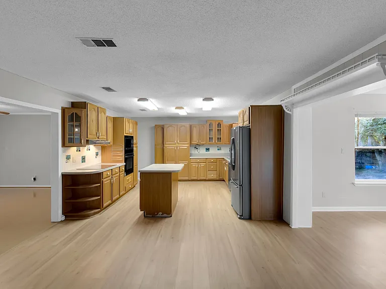 300 Wildwood St — Photo 6