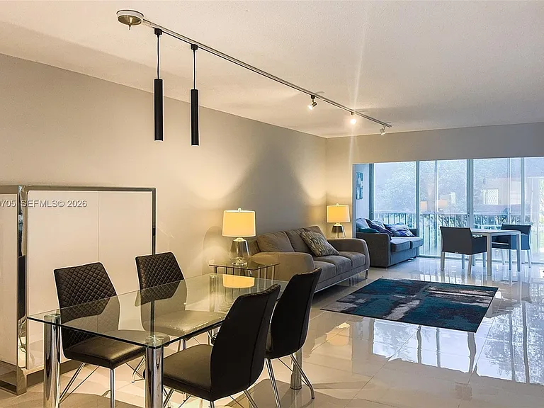 3200 N Palm Aire Dr #207 — Photo 4