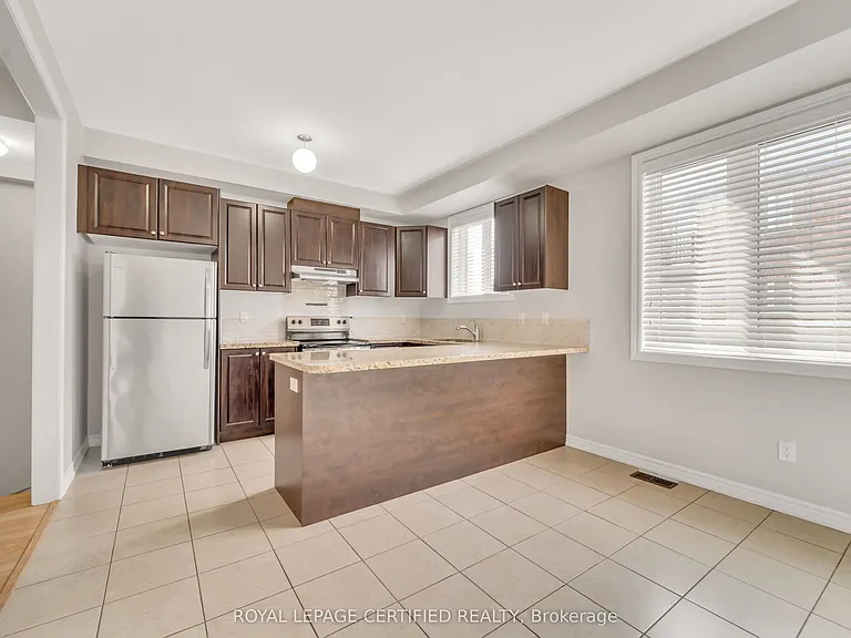 13 Shiff Cres — Photo 1
