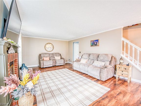 4th image of 1215 Heatherstone Dr