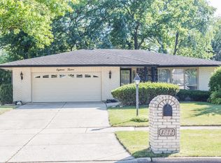 1812 N Andoa Ln, Mount Prospect, IL 60056