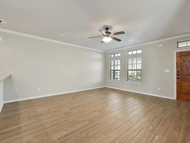 401 Ash St — Photo 18