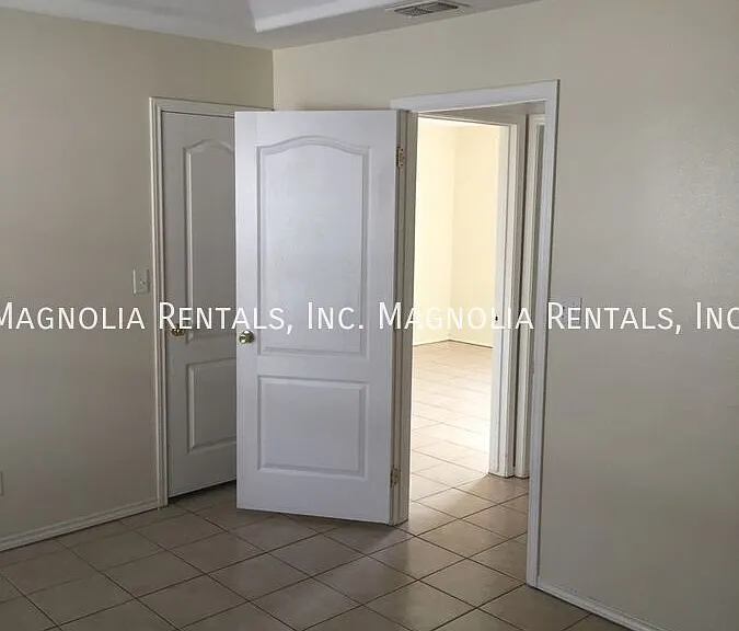 2514 Salvatierra Ave #2 — Photo 9